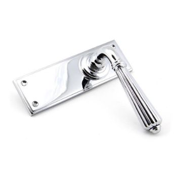 Hinton Latch Handle in Polished Chrome - 45317_01