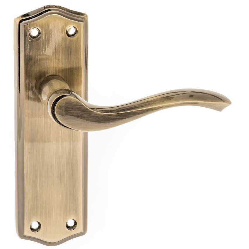 Old English Warwick Latch Lever on a Backplate - Antique Brass