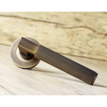 Hurricane Knurled Lever on Round Rose in Antique Brass - AW200AB