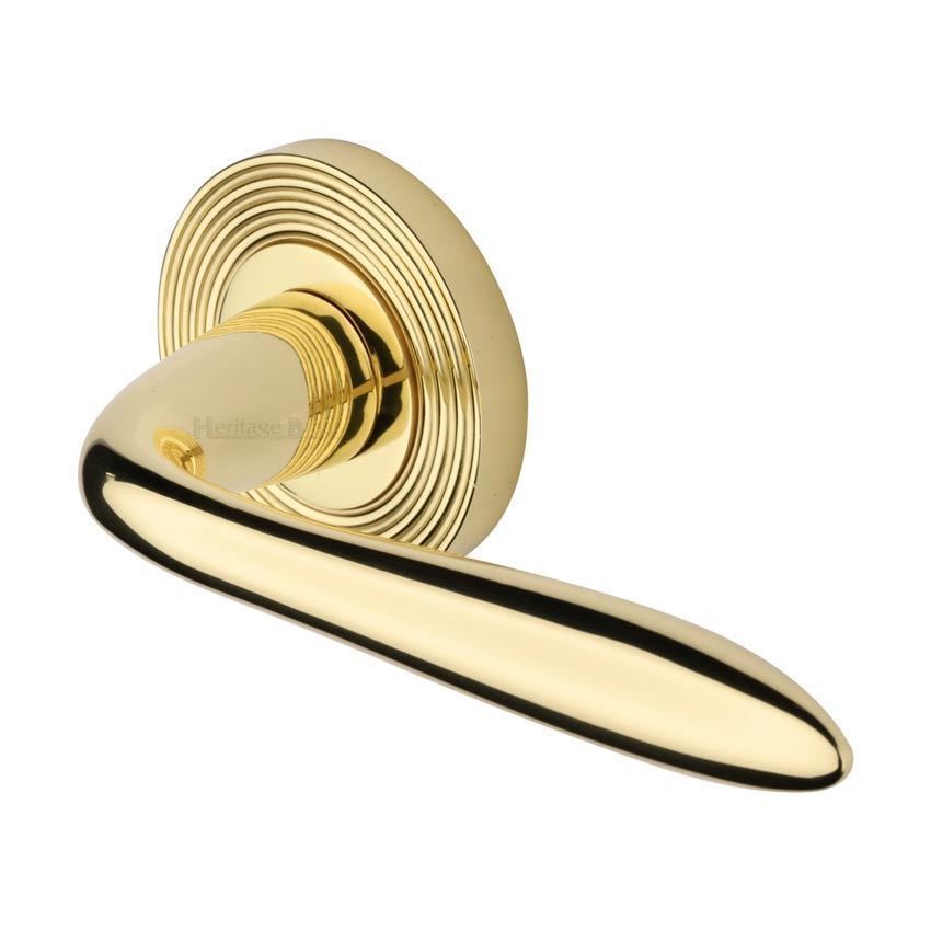Sutton Reeded Door Handle on a Rose in Polished Brass - RR1752PB