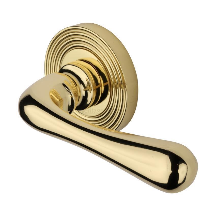 Charlbury Reeded Door Handle on a Rose in Polished Brass - RR3022PB