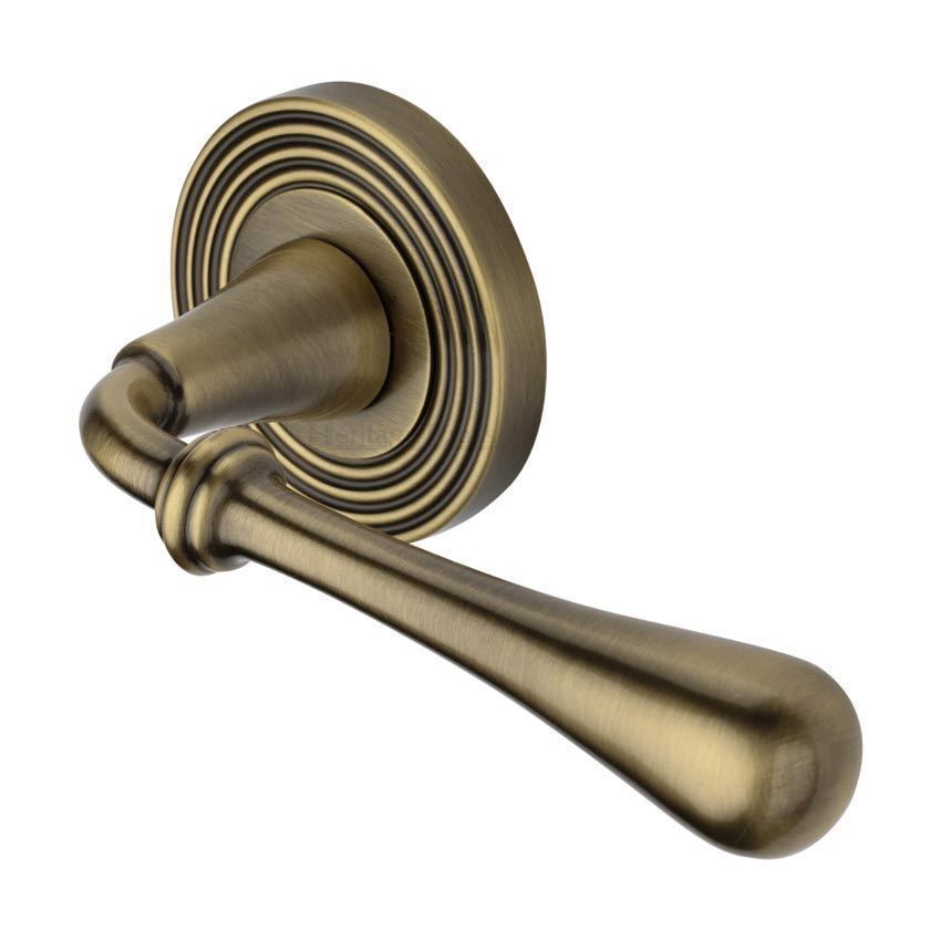 Roma Reeded Door Handle on a Rose in Antique Brass - RR7156AT