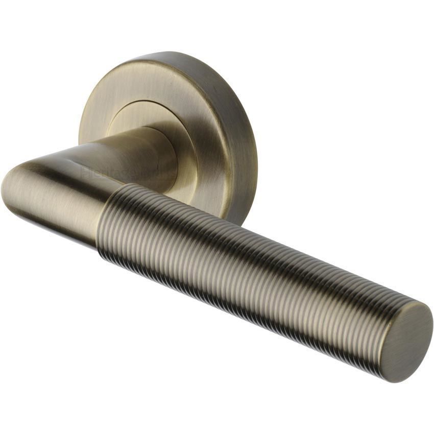 Bauhaus Mitre Reeded Door Handle on Round Rose in Antique Brass - V2274-AT