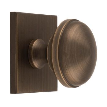 Warwick Cabinet Knob on a Square Backplate in Antique Brass - 40mm x 40mm BP750AB40AB