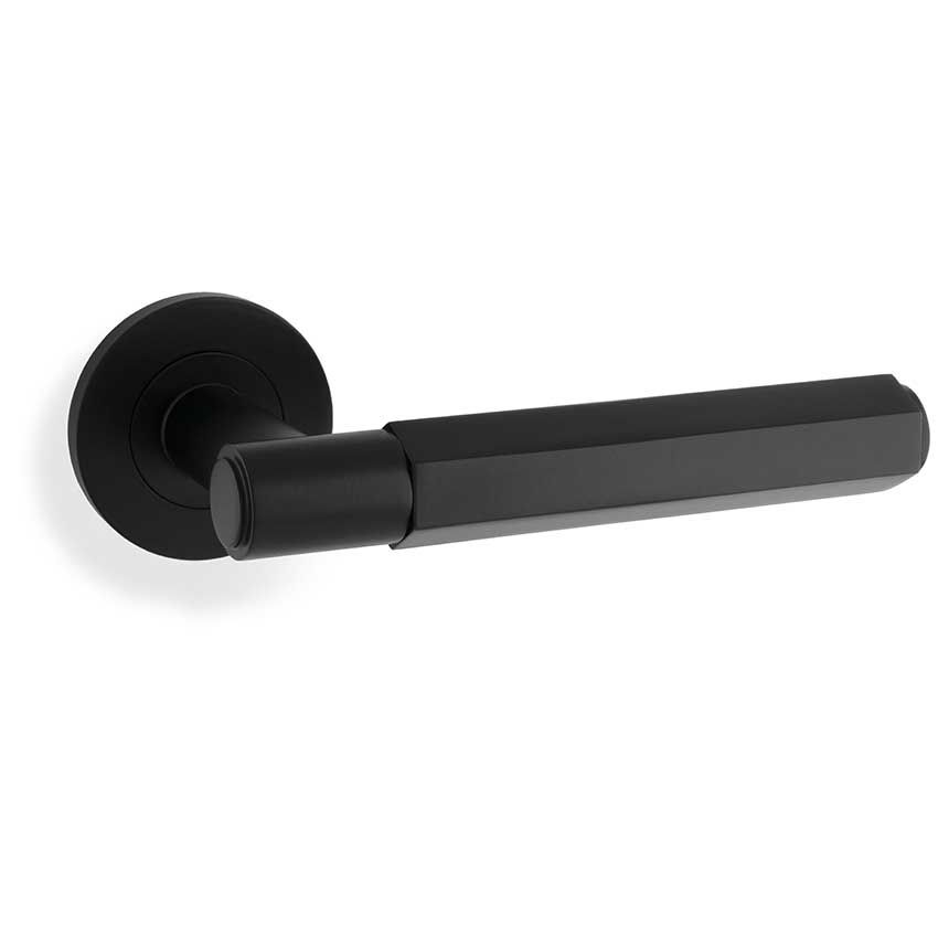 Picture of Alexander And Wilks Spitfire Hexagon Black Door Handles On Round Rose - Aw224Bl