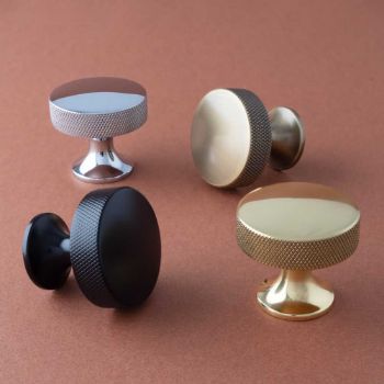 Picture of Berlin Knurled Cupboard Knob in Antique Brass- AW841-38-AB