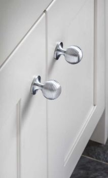 Picture of Caesar Cupboard Knob on Round Rose - AW832-SC