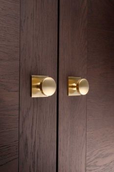 Picture of Bullion Cupboard Knob on Square Backplate - AW835-38-SBPVD