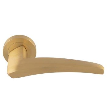 Picture of Dune Door Handle on a round rose in satin brass - DU5SB