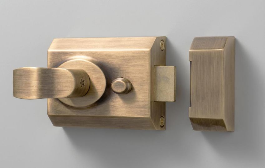 Category Rim Nightlatches