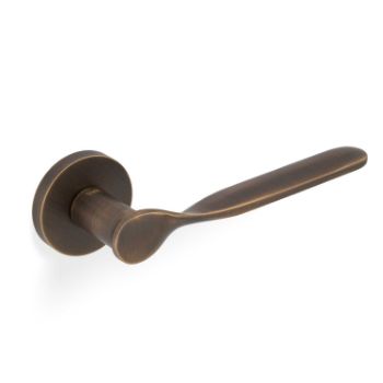 Picture of Valli Perkins&Will Lever on Round Rosette - Antique Brass - H383AB