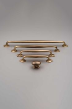 Picture of Ashbury Oval Cupboard Knob In Antique Brass - AW860-45-AB