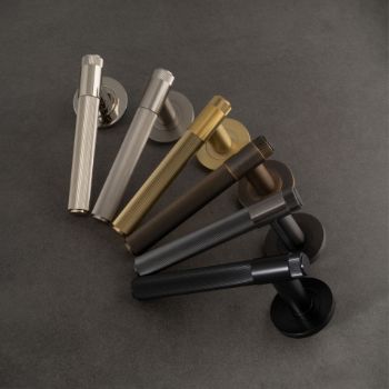 Picture of Kingston Reeded Lever on Round Rose - AW242SBPVD