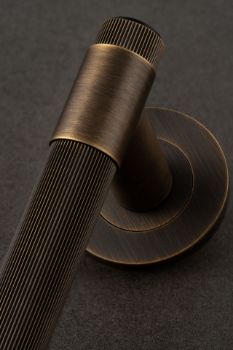 Picture of Kingston Reeded Lever on Round Rose - Antique Brass - AW242AB