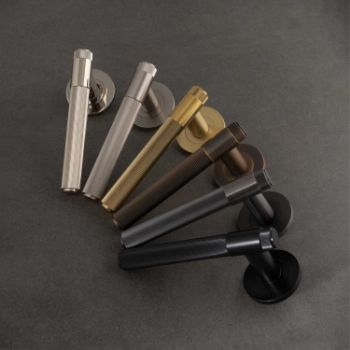 Picture of Kingston Reeded Lever on Round Rose - Black - AW242BL